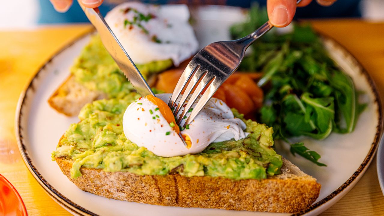 1809-why-do-avocados-turn-brown-so-rapidly.jpg
